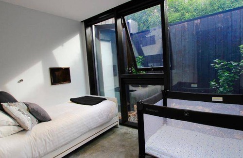 Hobart Central Business District Apartment | 110 m² Serviced apartment ∙ 2 bedrooms ∙ 6 guests