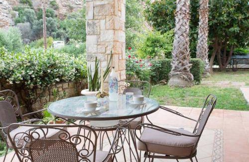 Palaiokastro Villa | 116 m² Villa ∙ 3 bedrooms ∙ 5 guests