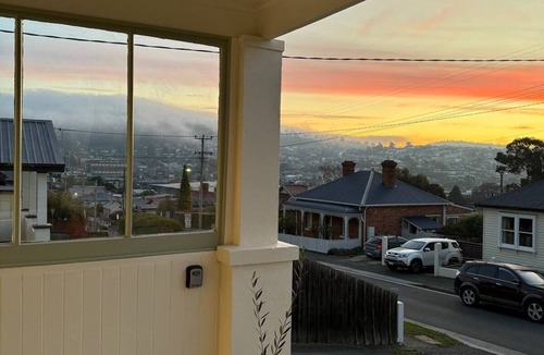 South Launceston House | 11Eardley|5min to CBD | 2 Bedrooms | Free parking
