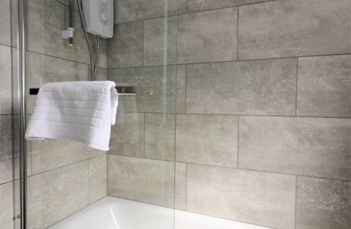 Motherwell Apartment | 120 m² Apartment ∙ 4 bedrooms ∙ 6 guests