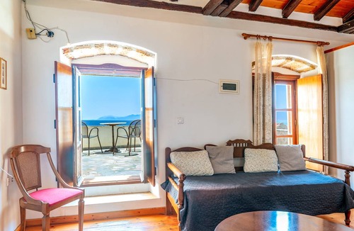 Monemvasia House | 120 m² House ∙ 3 bedrooms ∙ 6 guests