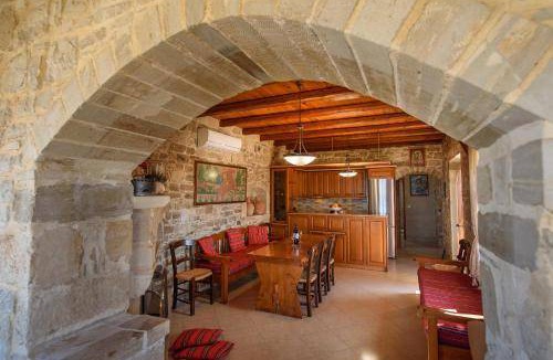 Kalamaki Villa | 120 m² Villa ∙ 3 bedrooms ∙ 9 guests