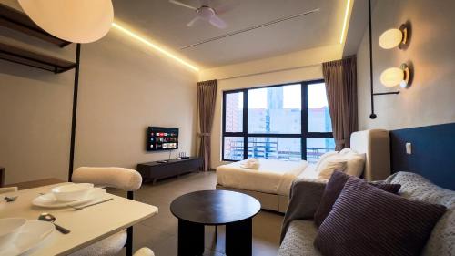 Sungai Penchala Apartment | 13 Mossaz skypool 5mins to 1U and Ikea atEmpire City by Light House