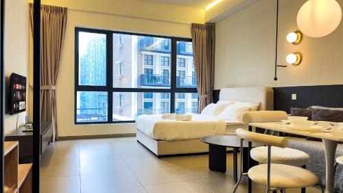 Sungai Penchala Apartment | 13 Mossaz skypool 5mins to 1U and Ikea atEmpire City by Light House