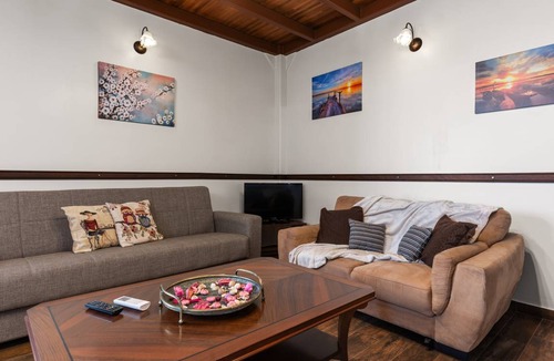 Aigaleo Apartment | 130 m² Apartment ∙ 3 bedrooms ∙ 10 guests