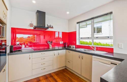 Waikanae House | 130 m² House ∙ 3 bedrooms ∙ 5 guests
