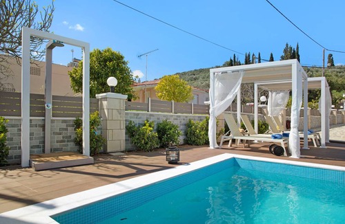 Alikanas Villa | 135 m² Villa ∙ 4 bedrooms ∙ 8 guests