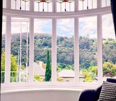 South Hobart Villa | 137 m² Villa ∙ 3 bedrooms ∙ 6 guests