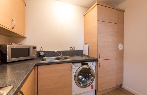 Seafield Apartment | 14/8 Hawkhill Close