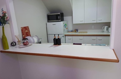 Lower Hutt House | 14 Minutes to the ferry! Five bedrooms with a yard, an office room, and more!