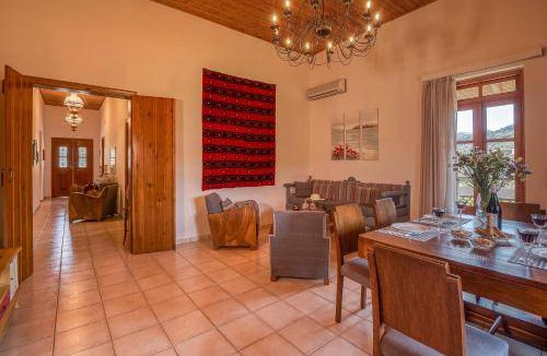 Makronas Villa | 140 m² Villa ∙ 3 bedrooms ∙ 6 guests
