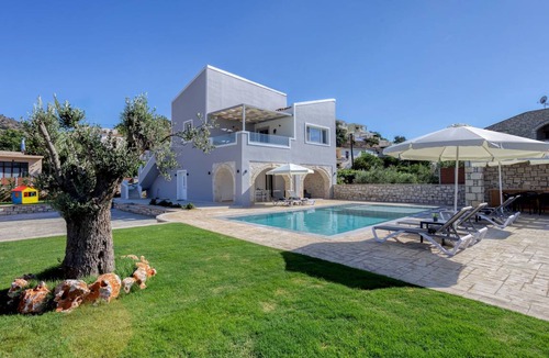 Achlades Villa | 140 m² Villa ∙ 4 bedrooms ∙ 10 guests