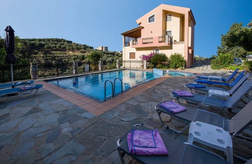 Stalos Villa | 140 m² Villa ∙ 4 bedrooms ∙ 8 guests