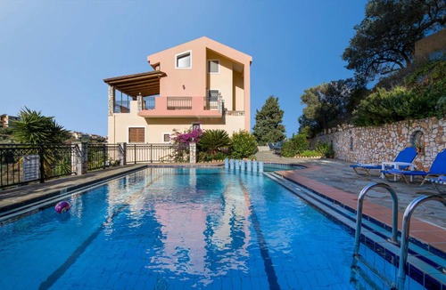 Stalos Villa | 140 m² Villa ∙ 4 bedrooms ∙ 8 guests