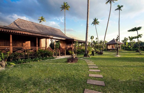 Lagoi Resort | 1426 m² Resort ∙ 3 bedrooms ∙ 127 guests