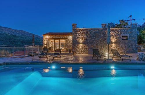 Mesonisia Villa | 145 m² Villa ∙ 4 bedrooms ∙ 8 guests