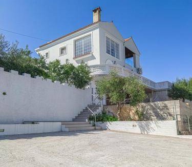Polemarchi Villa | 150 m² Villa ∙ 4 bedrooms ∙ 8 guests