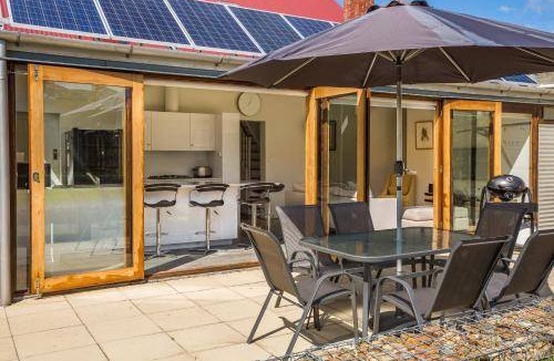 North Hobart House | 152 m² House ∙ 3 bedrooms ∙ 10 guests