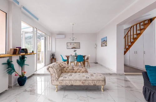 Benitses House | 160 m² House ∙ 3 bedrooms ∙ 7 guests