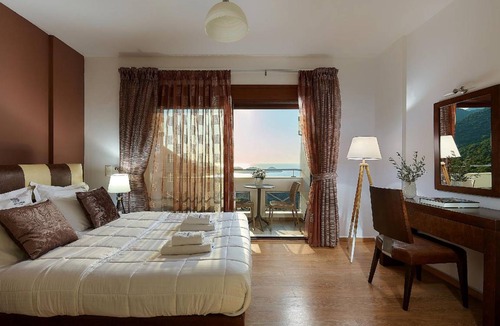Drosia House | 160 m² House ∙ 3 bedrooms ∙ 8 guests