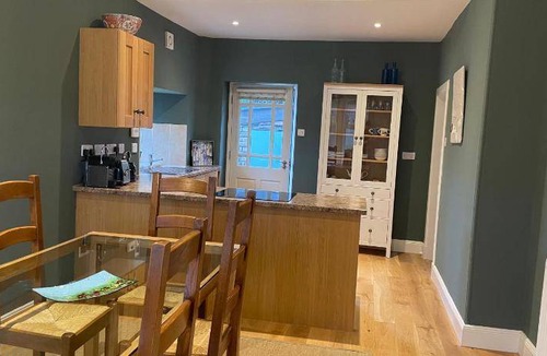 Dalry House | 160 m² House ∙ 2 bedrooms ∙ 4 guests