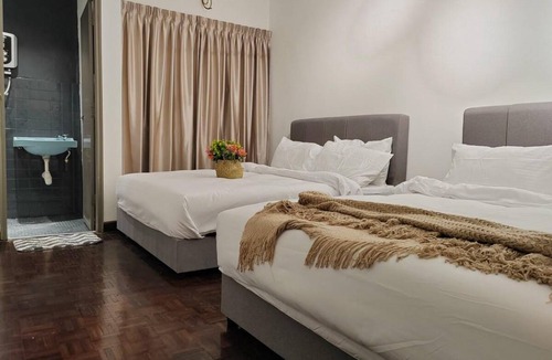 Petaling Jaya House | 160 m² House ∙ 4 bedrooms ∙ 15 guests