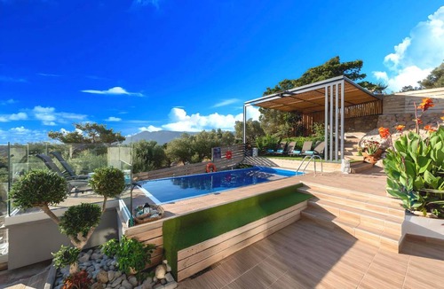 Vathi House | 165 m² House ∙ 5 bedrooms ∙ 13 guests