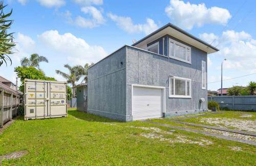 Eastern Beach House | 170 m² House ∙ 4 bedrooms ∙ 8 guests