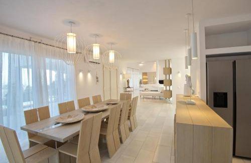 Votsi Villa | 170 m² Villa ∙ 5 bedrooms ∙ 10 guests