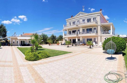 Alexandroupoli Resort | 176 m² Resort ∙ 3 bedrooms ∙ 8 guests