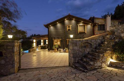 Oropos Villa | 180 m² Villa ∙ 6 bedrooms ∙ 12 guests