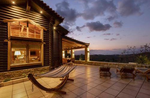Oropos Villa | 180 m² Villa ∙ 6 bedrooms ∙ 12 guests