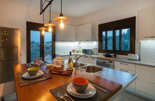 Pylos-Nestoras Villa | 190 m² Villa ∙ 4 bedrooms ∙ 8 guests