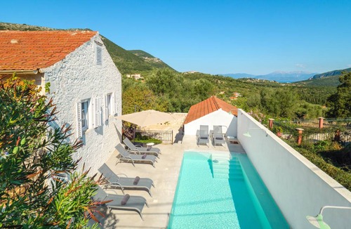 Stavros Villa | 190 m² Villa ∙ 5 bedrooms ∙ 8 guests