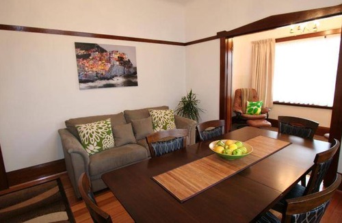 Moonah Apartment | 199 m² Serviced apartment ∙ 4 bedrooms ∙ 10 guests
