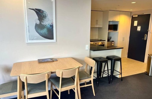 Takapuna Apartment | 1br apt near Takapuna Beach with Ocean View