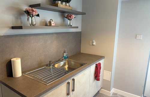 Kilsyth Apartment | 2 bed apartment with hot tub for up to 4 adults in countryside location