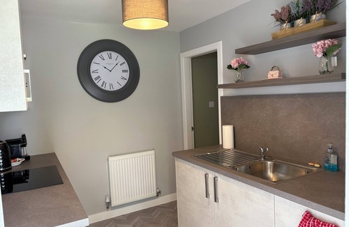 Kilsyth Apartment | 2 bed apartment with hot tub for up to 4 adults in countryside location