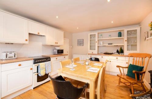 Dunbar House | 2 bed Haywood Cottage with garden