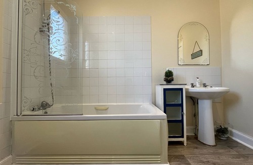 Levenmouth Apartment | 2-Bed Upper Flat Near Leven Station & Beach