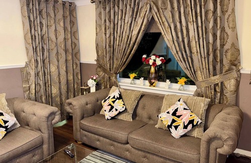 Pollokshaws Apartment | 2 Bedroom Apartment - Sleeps 4, Wifi, Free Parking