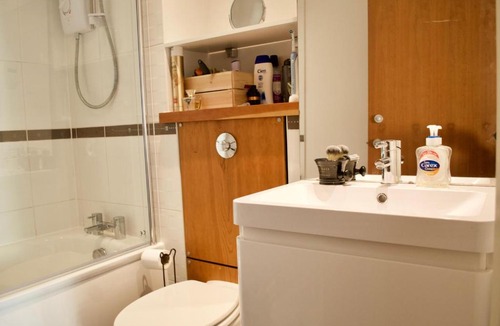 Newhaven Apartment | 2 Bedroom Modern Apartment At The Shore