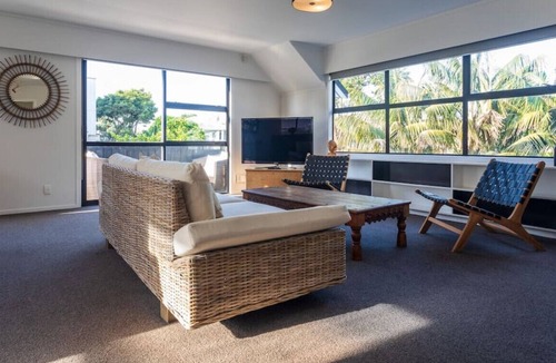 Kohimarama Apartment | 2-bedrooms in Kohi by the beach