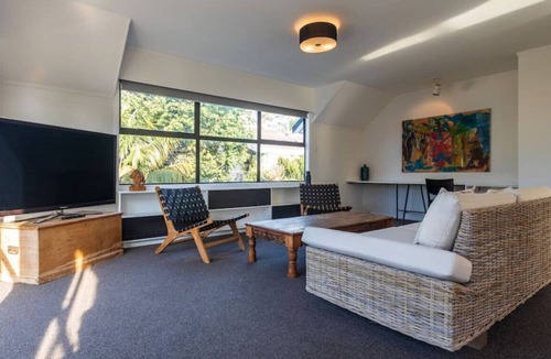 Kohimarama Apartment | 2-bedrooms in Kohi by the beach