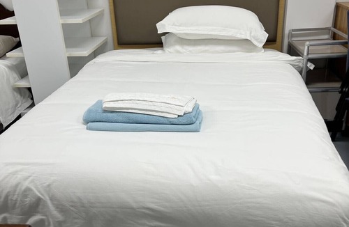 Auckland Apartment | 2 Double and 2 Single in 1 Room