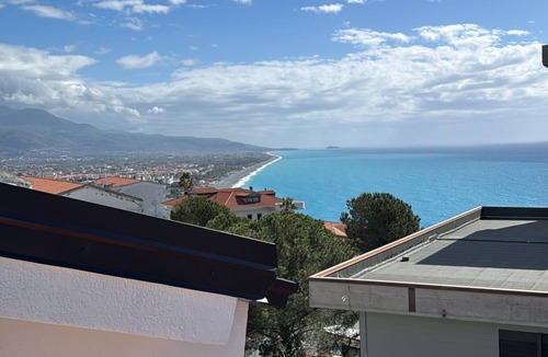 Scalea Apartment | 2 min drive from nearest beach and Scalea town centre! Beautiful 2 bedroom flat