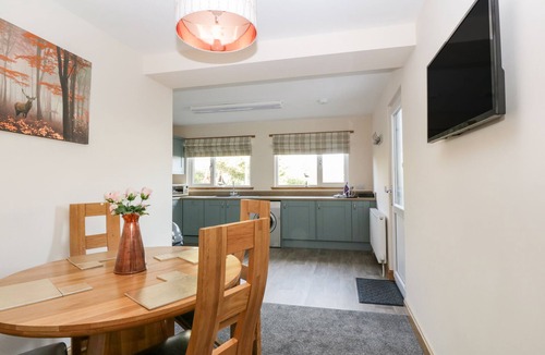 Annan Cottage | 2 WHITEROW, family friendly, with a garden in Powfoot, Annan