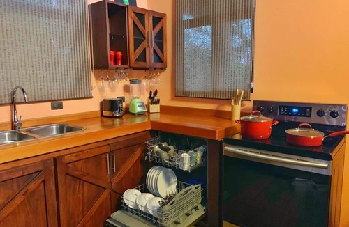 Los Angeles House | 20 minutes from La Fortuna, a Family-Sized House W/Nice Porch for Bird-watching