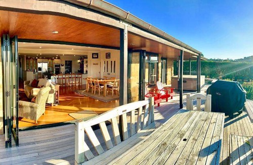 Bombay Bed & Breakfast | 200 m² Bed and breakfast ∙ 3 bedrooms ∙ 10 guests