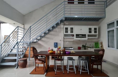 Karanganyar House | 200 m² House ∙ 3 bedrooms ∙ 10 guests